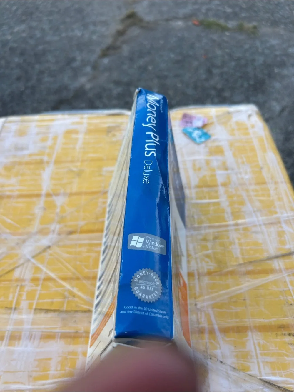 Microsoft Money Plus Deluxe – Blue and White Software Box